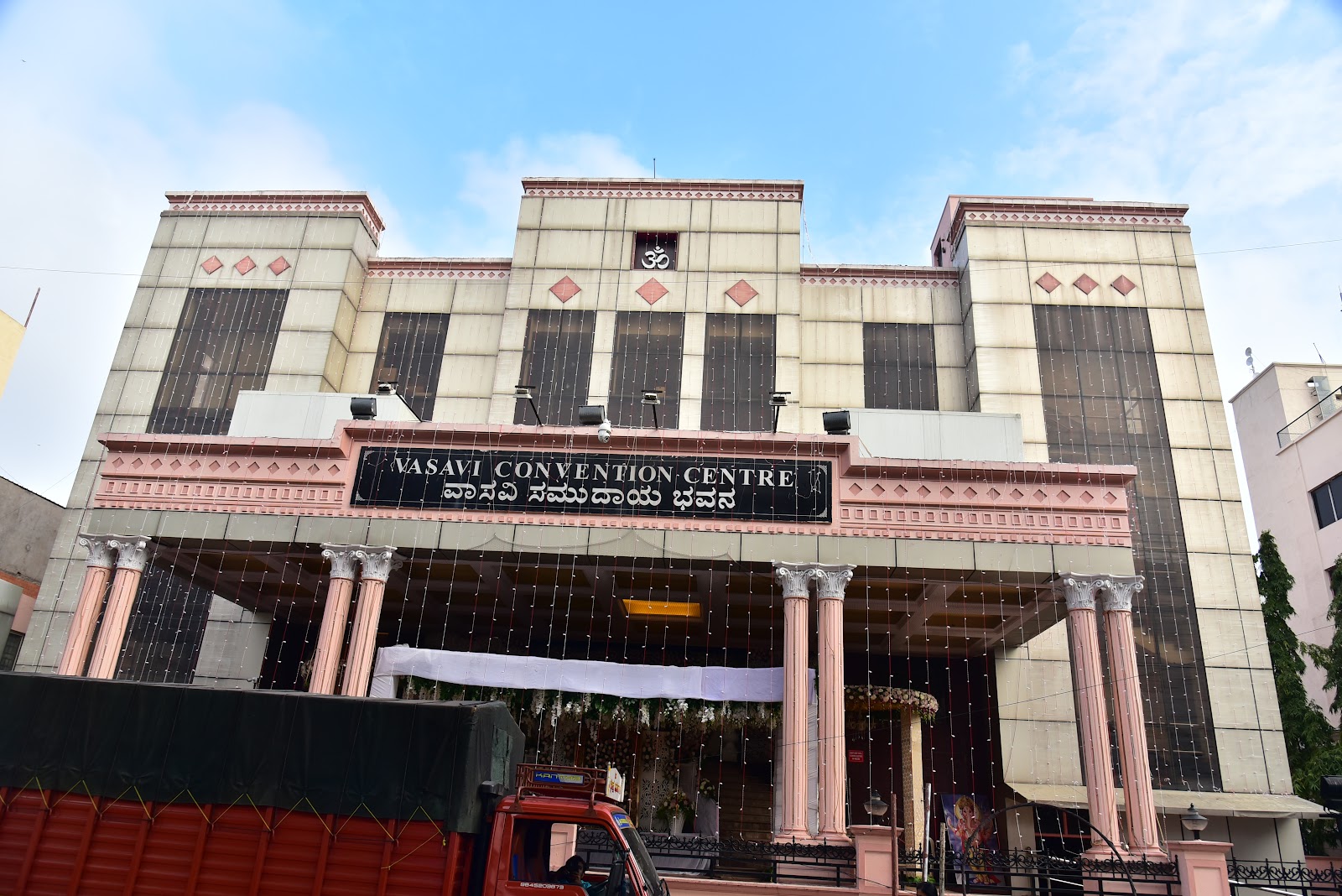 Vasavi Convention Center — Banquet Hall in Basavanagudi, Bangalore (on-site parking, in-house decoration, DJ permitted, bar service available) — photo 2