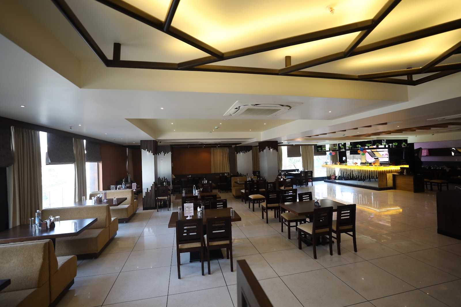 Bay Leaves Bar & Kitchen — Pub/Bar in Bangalore (on-site parking, in-house decoration, DJ permitted, bar service available)