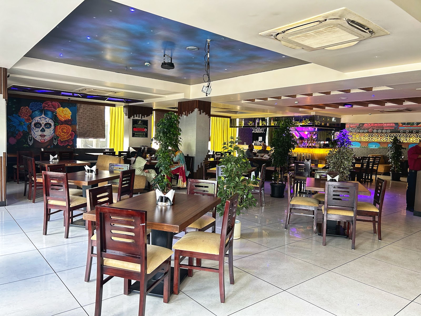 Bay Leaves Bar & Kitchen — Pub/Bar in ITPL Main Road, Bangalore (on-site parking, in-house decoration, DJ permitted, bar service available) — photo 3