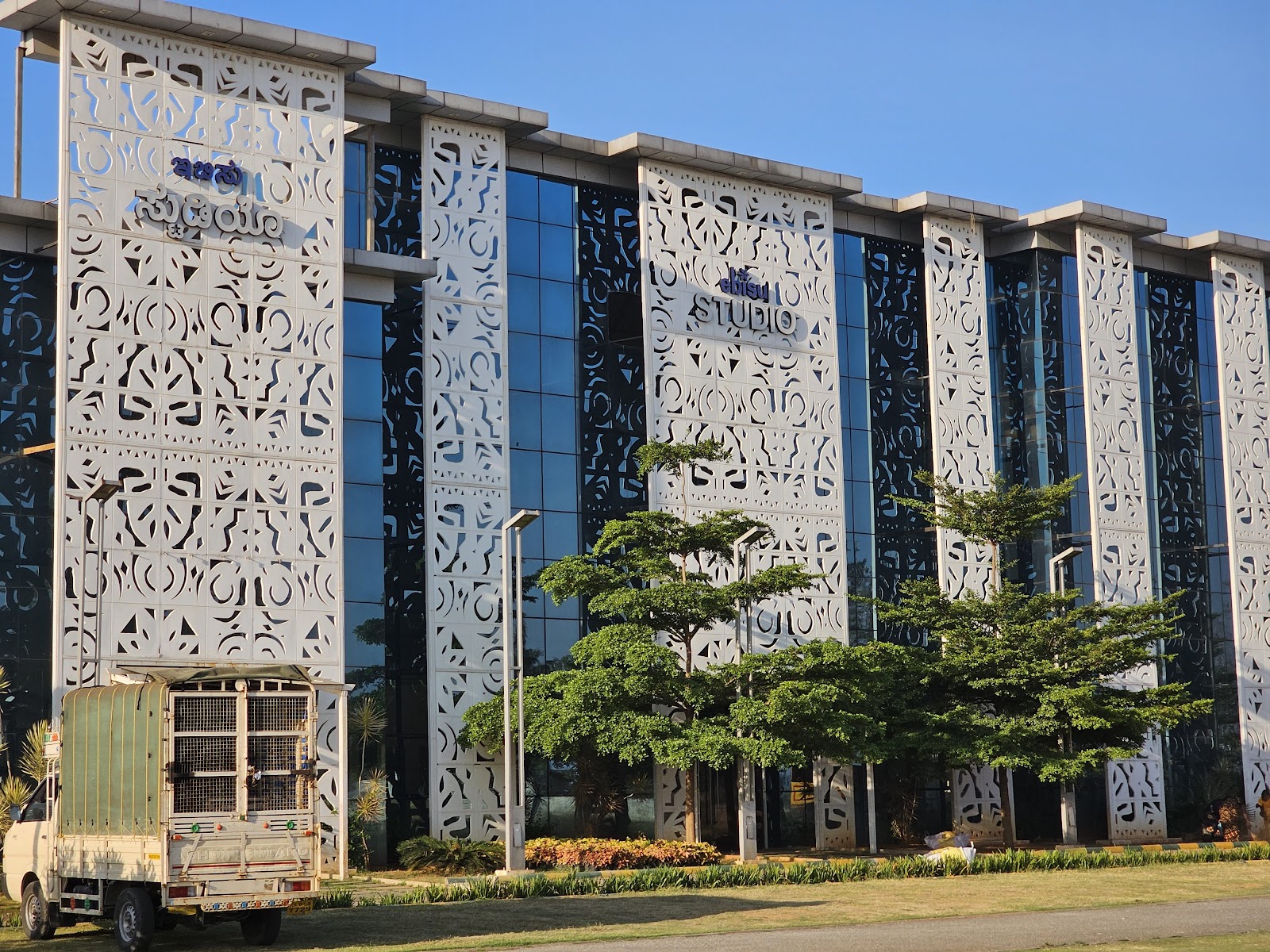 Ebisu Convention Center — Banquet Hall in Yelahanka, Bangalore (on-site parking, in-house decoration, DJ permitted, bar service available) — photo 4