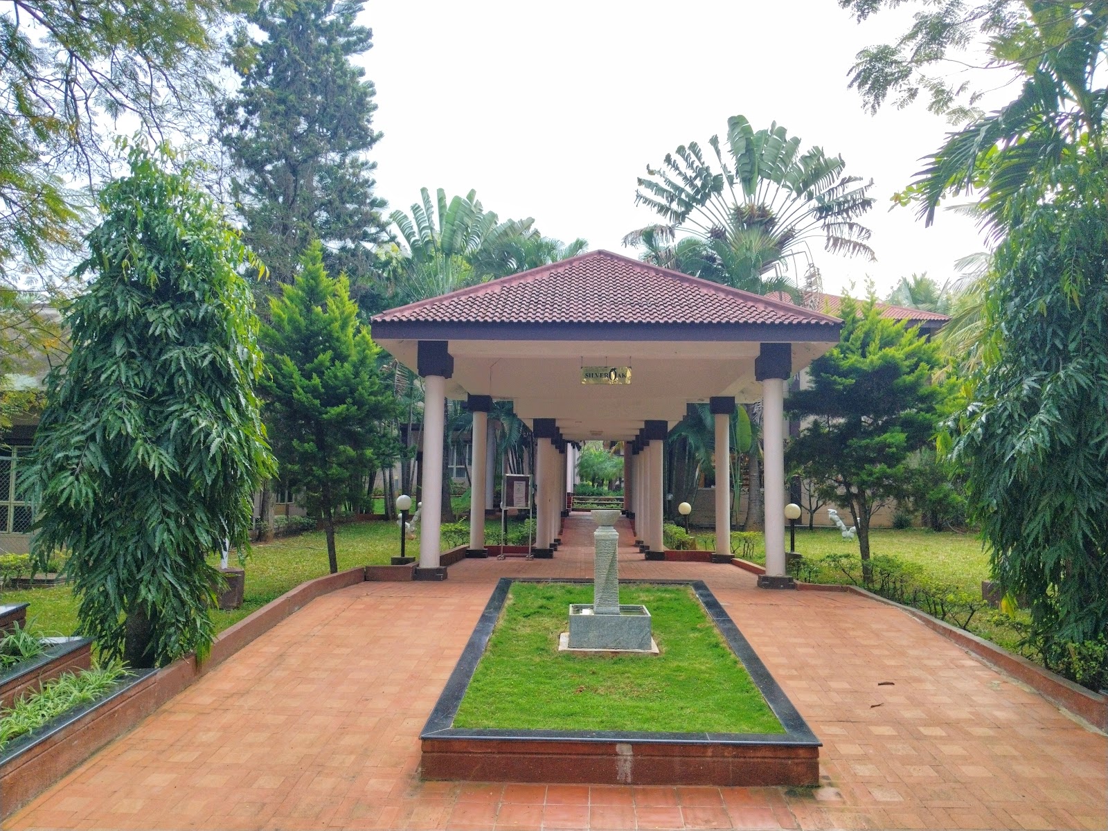 Silver Oak Resort — Resort in Bangalore (on-site parking, in-house decoration, bar service available, 300–700 guest capacity)