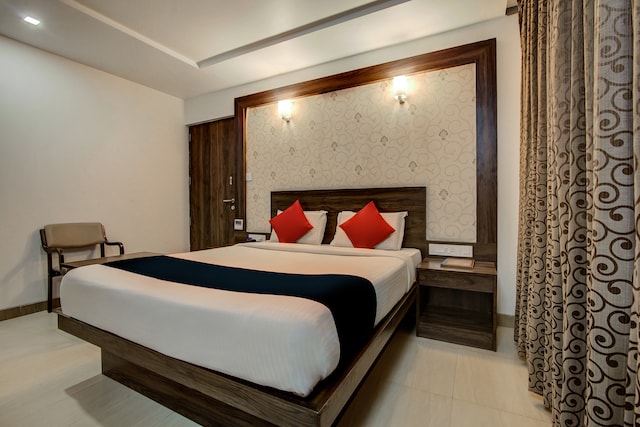 Silver Star Hall — Banquet Hall in Gandhi Nagar, Bangalore (on-site parking, in-house decoration, outside catering allowed, bar service available) — photo 2