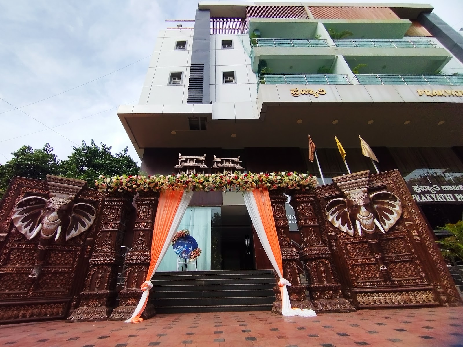 The Verda Prakyathi — Banquet Hall in Yelahanka, Bangalore (on-site parking, in-house decoration, bar service available, 500–600 guest capacity)