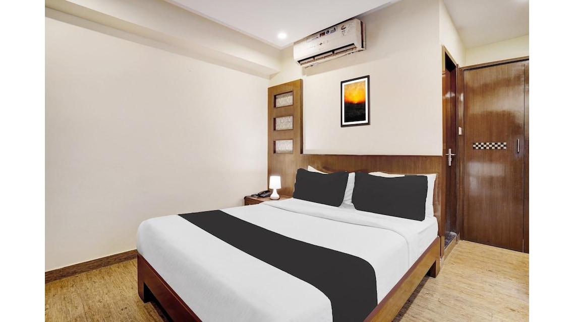 Oyo Townhouse · Koramangala — Banquet Hall in Bangalore (on-site parking, in-house decoration, outside catering allowed, bar service available)