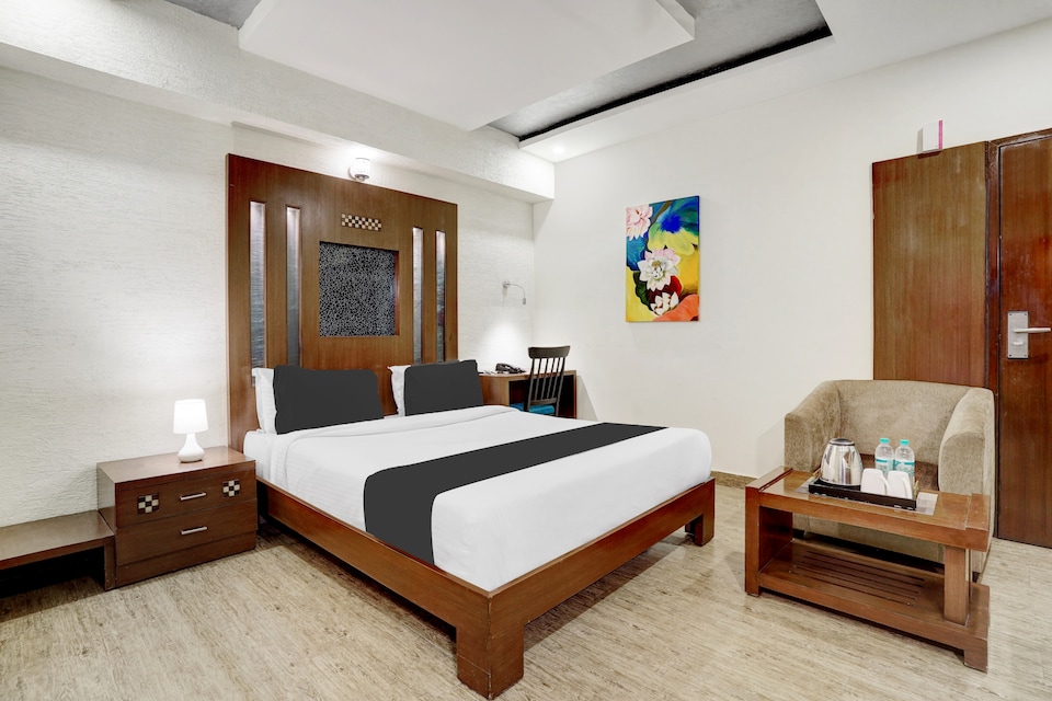 Oyo Townhouse · Koramangala — Banquet Hall in Koramangala, Bangalore (on-site parking, in-house decoration, outside catering allowed, bar service available) — photo 2