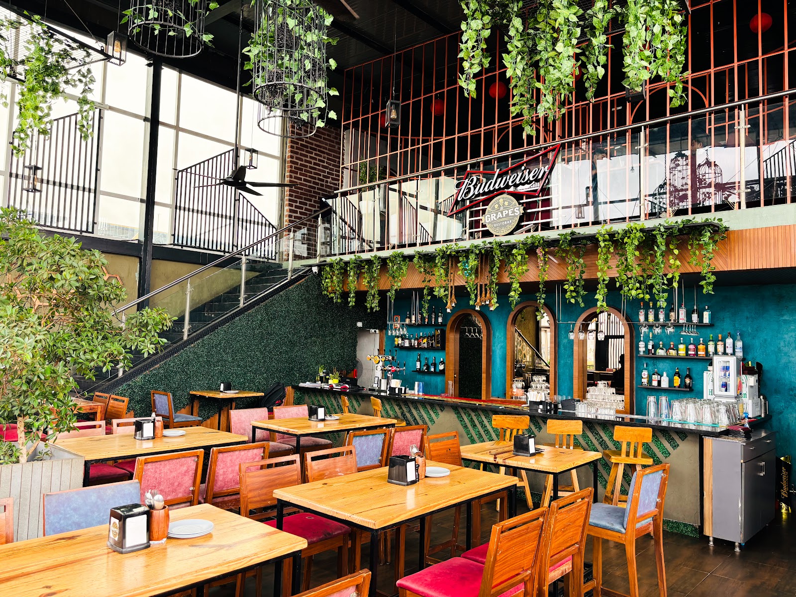 Le Grapes Restobar — Banquet Hall in Rajajinagar, Bangalore (on-site parking, in-house decoration, DJ permitted, bar service available)