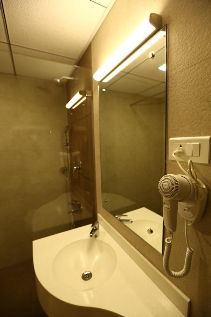 West Fort Hotel — Banquet Hall in Rajajinagar, Bangalore (on-site parking, in-house decoration, outside catering allowed, bar service available) — photo 3