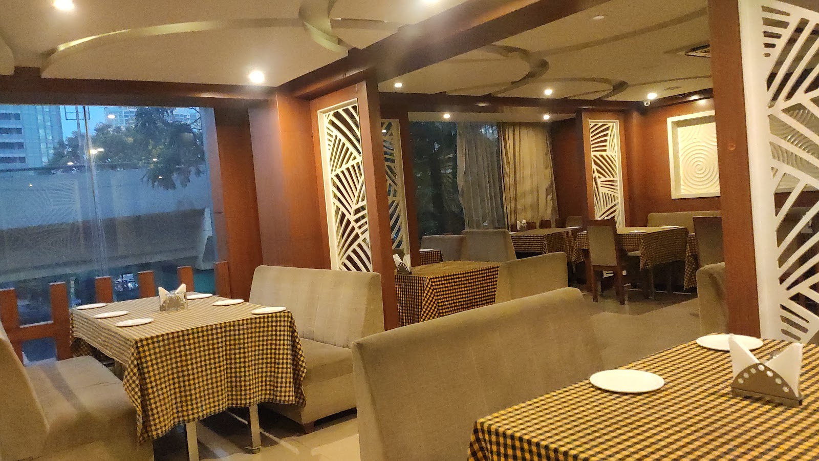 Bhagini Residency Party Hall — Banquet Hall in Hebbal, Bangalore (on-site parking, in-house decoration, bar service available, 150–200 guest capacity) — photo 4