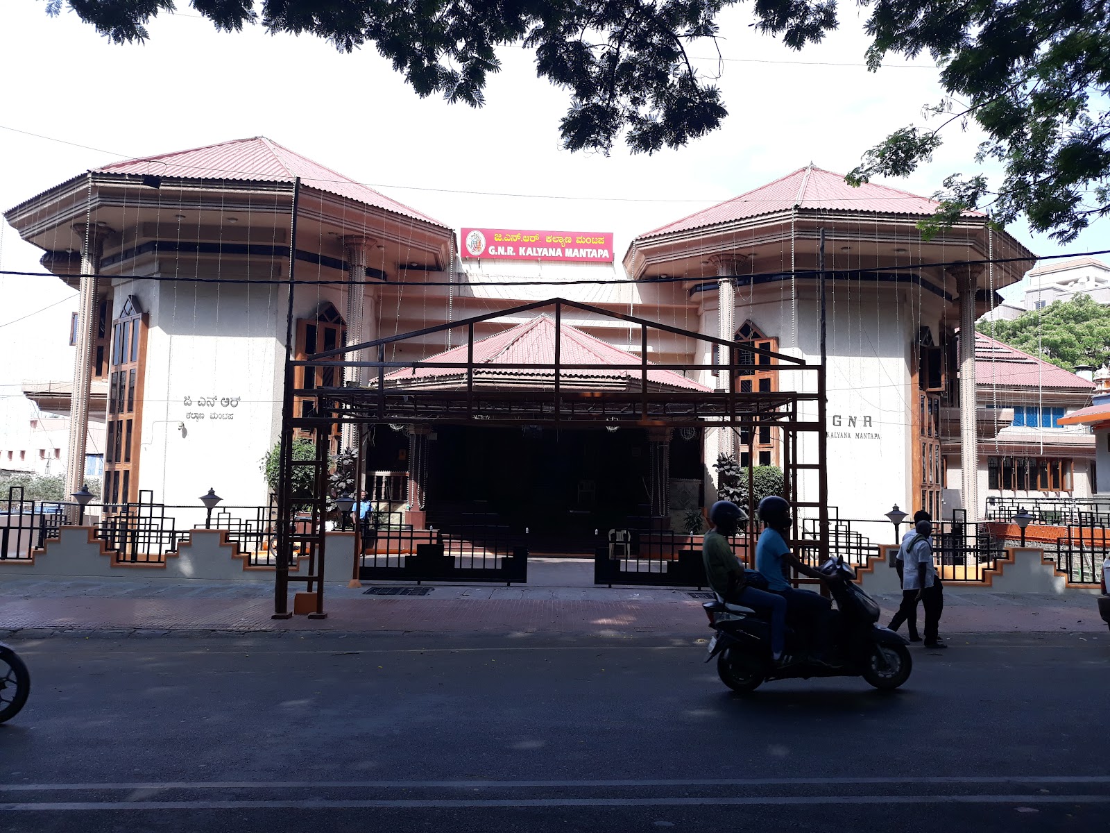 GNR Kalyan Mantapa — Banquet Hall in Jayanagar, Bangalore (on-site parking, in-house decoration, DJ permitted, bar service available) — photo 3