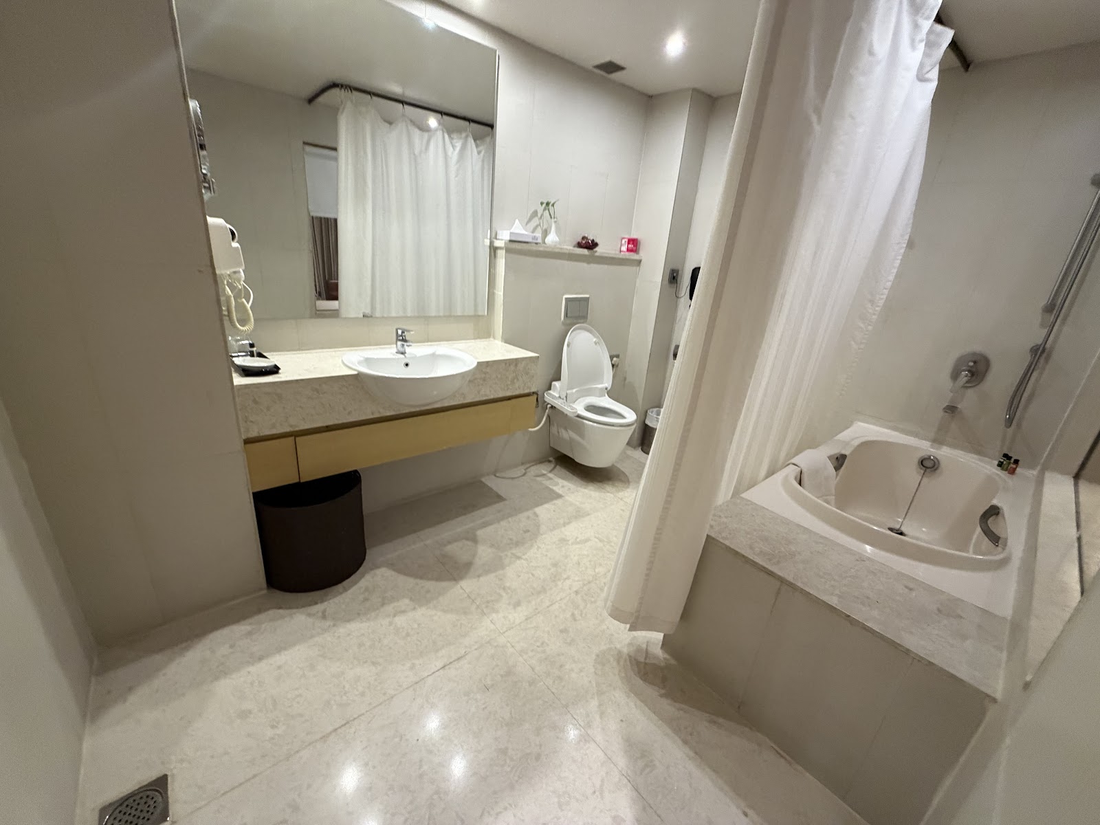 Hotel Chancery Pavilion — Banquet Hall in Residency Road, Bangalore (on-site parking, in-house decoration, outside catering allowed, DJ permitted) — photo 4