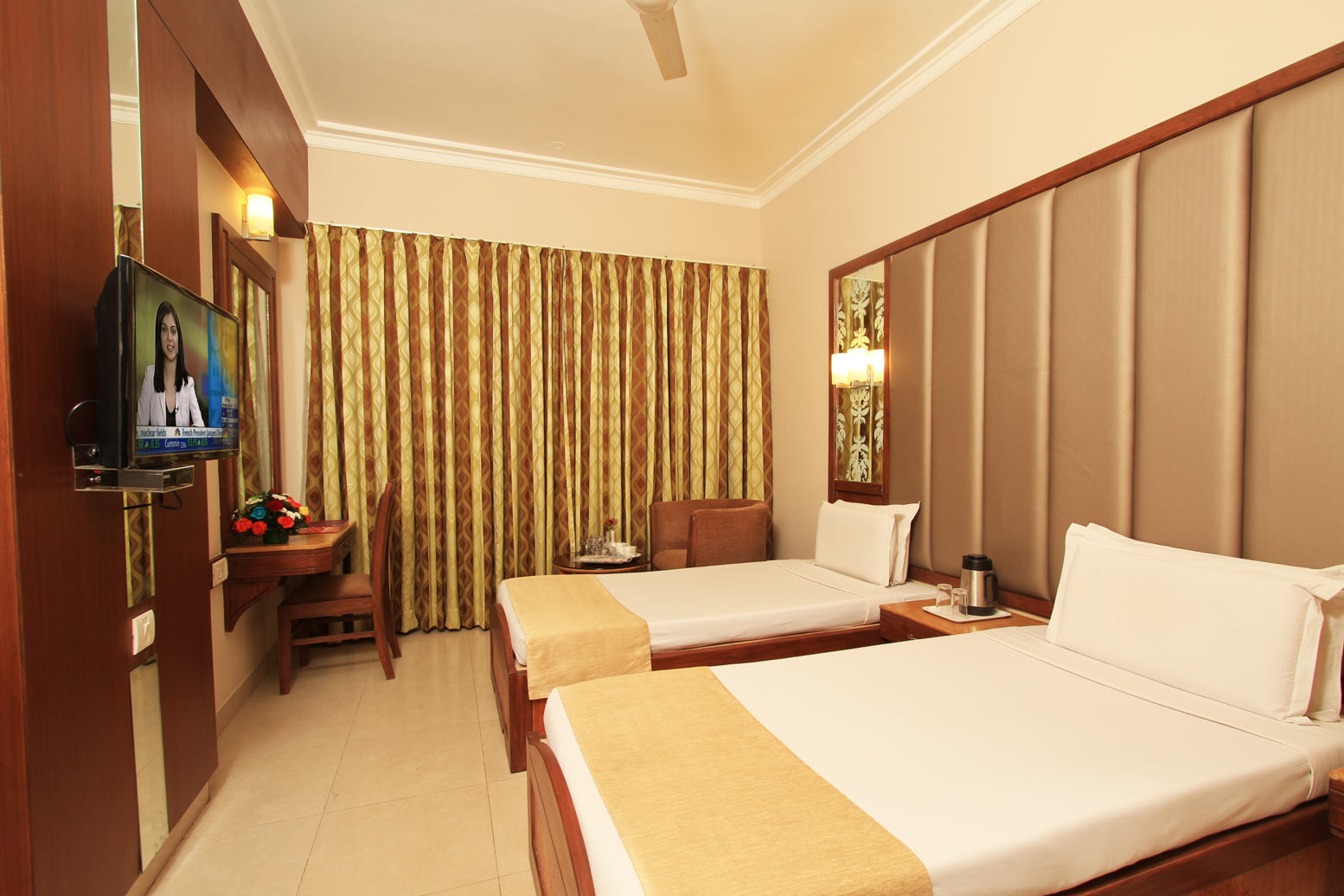 Hotel VT Paradise — Banquet Hall in Sampangirama Nagar, Bangalore (on-site parking, in-house decoration, outside catering allowed, bar service available) — photo 4