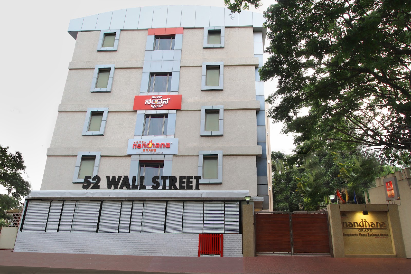 Hotel La Sara Grand — Banquet Hall in Koramangala, Bangalore (on-site parking, in-house decoration, outside catering allowed, bar service available) — photo 3