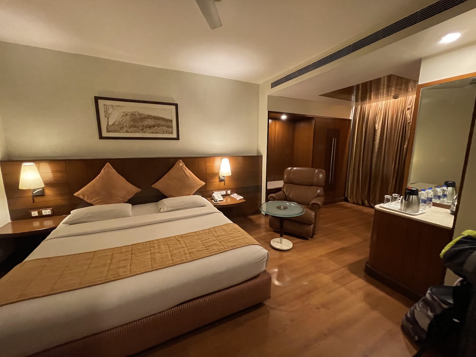 Hotel La Sara Grand — Banquet Hall in Koramangala, Bangalore (on-site parking, in-house decoration, outside catering allowed, bar service available) — photo 4