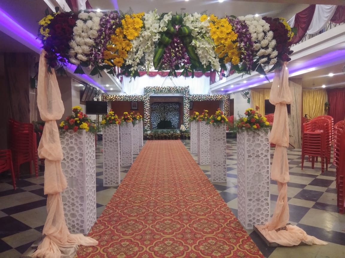 Sri Lakshmi Venkateshwara Kalyana Mantapa · Yeshwanthpur — Banquet Hall in Yeshwanthpur, Bangalore (on-site parking, in-house decoration, DJ permitted, bar service available)