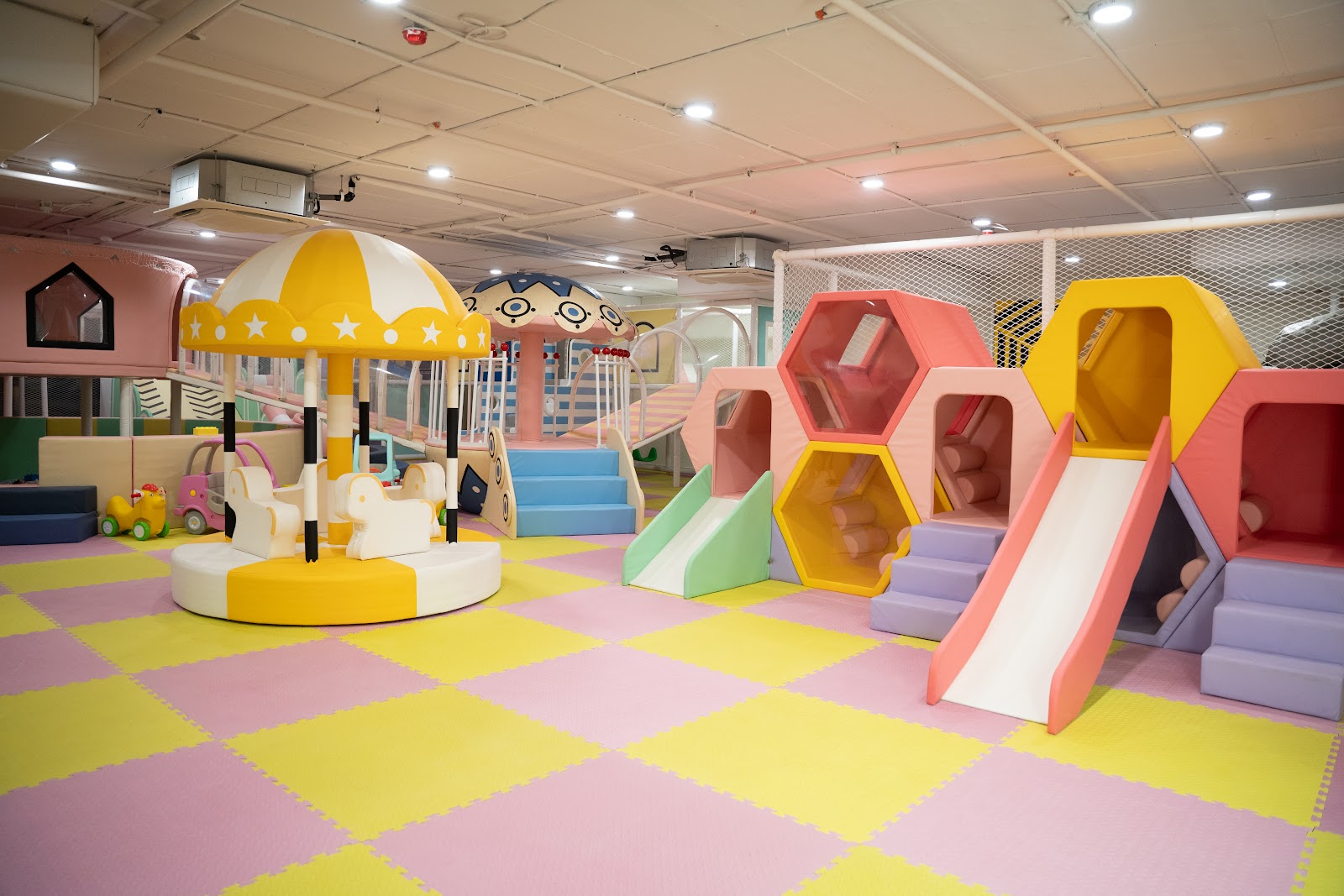 La La Land Play Cafe — Restaurant in Jeedimetla, Hyderabad (on-site parking, in-house decoration, bar service available, 4.0★ rated) — photo 2
