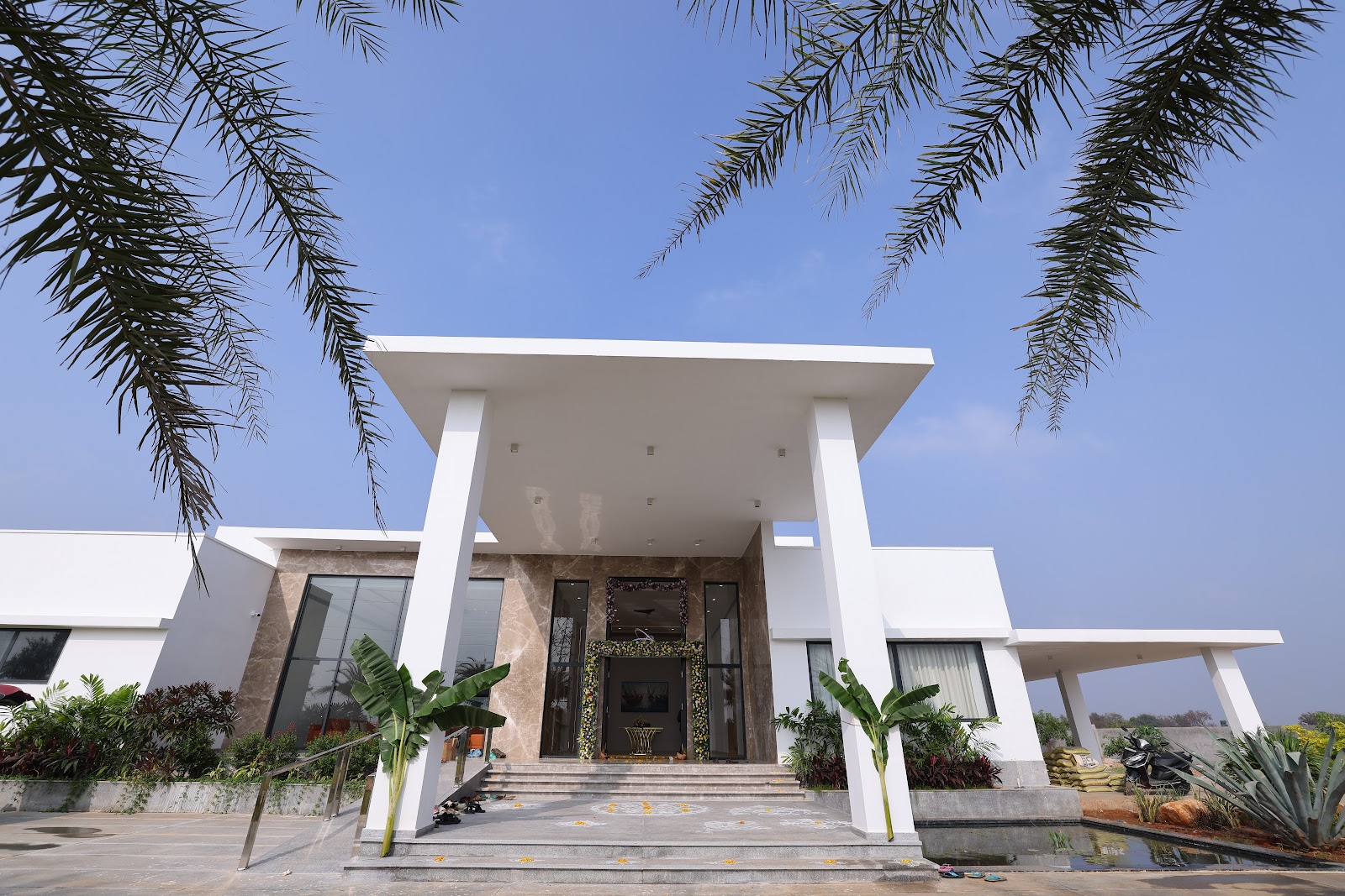 Aj House By Autumn Bliss — Banquet Hall in Hyderabad (on-site parking, in-house decoration, bar service available, 600–1000 guest capacity)