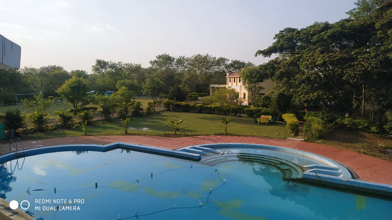Vishika Resorts — Banquet Hall in Hyderabad (on-site parking, in-house decoration, bar service available, 800–1200 guest capacity)