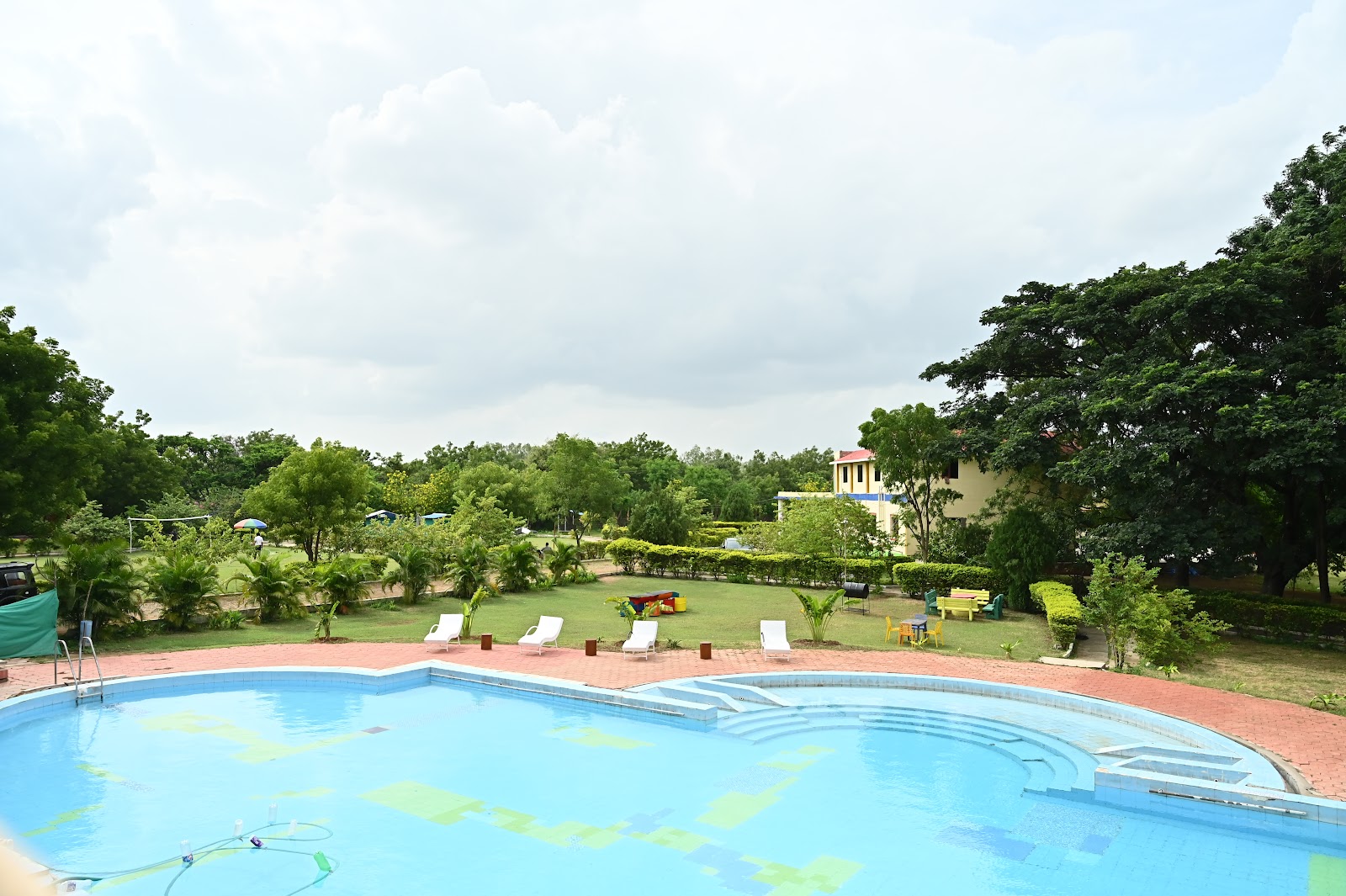 Vishika Resorts — Banquet Hall in Moinabad, Hyderabad (on-site parking, in-house decoration, bar service available, 800–1200 guest capacity) — photo 3