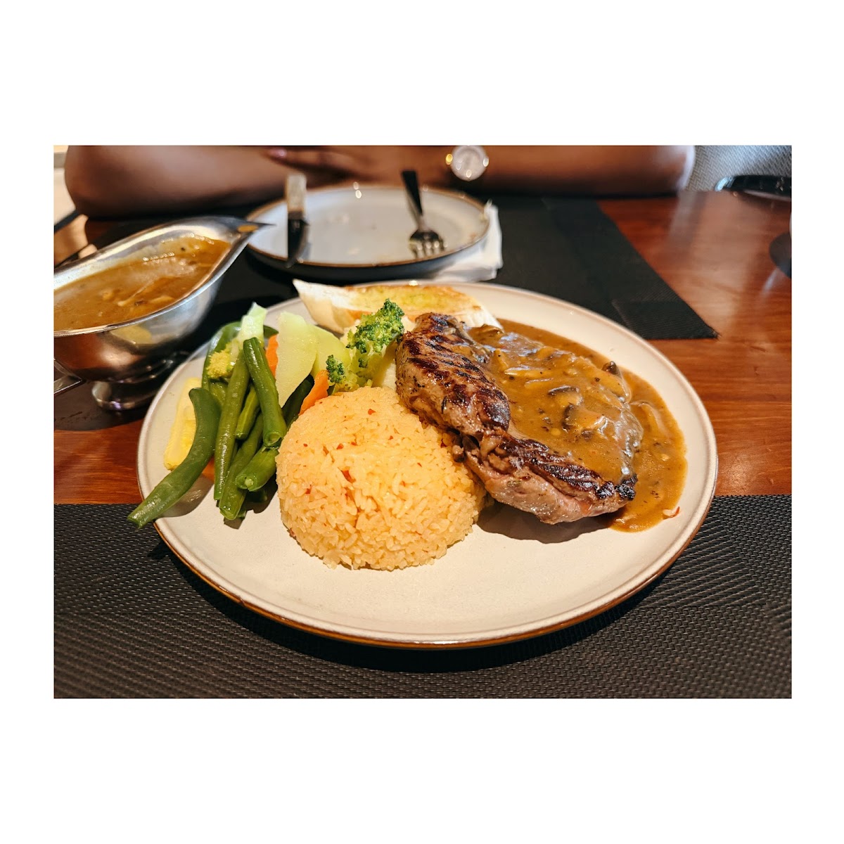 The Grill House - Steaks & Sizzlers — Banquet Hall in Ulsoor, Bangalore (on-site parking, in-house decoration, DJ permitted, bar service available) — photo 3