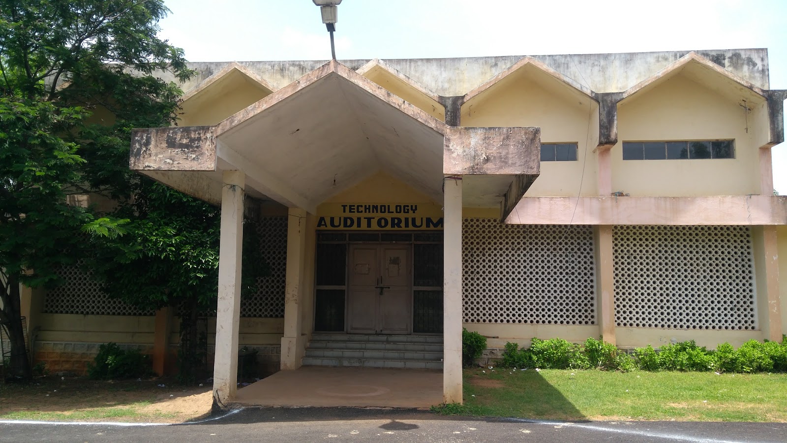 Auditorium, Ouct — Banquet Hall in Amberpet, Hyderabad (on-site parking, in-house decoration, bar service available, 4.2★ rated) — photo 4