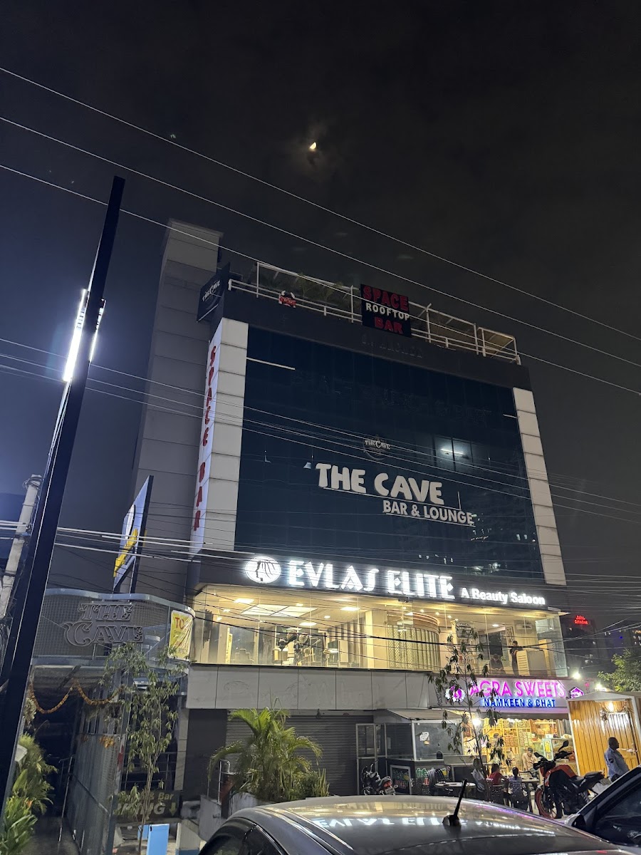 Space Brunch and Bar — Pub/Bar in Manikonda, Hyderabad (on-site parking, in-house decoration, DJ permitted, bar service available) — photo 4