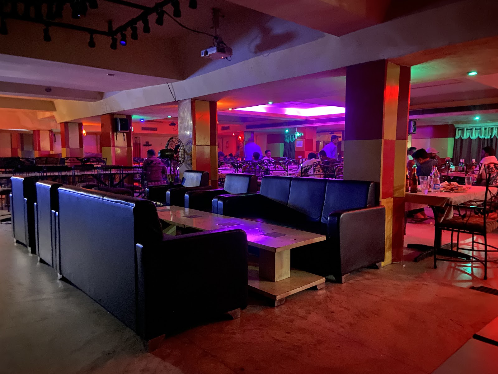 Maaunt Paradise Bar and Family Restaurant — Restaurant in Secunderabad, Hyderabad (on-site parking, in-house decoration, DJ permitted, bar service available) — photo 3
