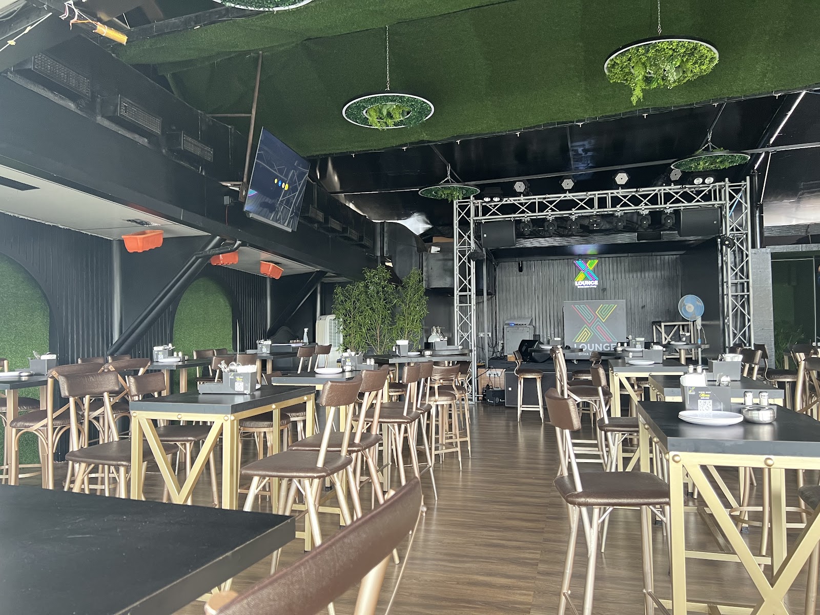 X Lounge Pub — Pub/Bar in Hyderabad (on-site parking, in-house decoration, DJ permitted, bar service available)