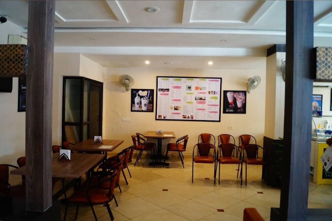 Crystal Restaurant & Bar — Restaurant in Himayat Nagar, Hyderabad (on-site parking, in-house decoration, DJ permitted, bar service available) — photo 4