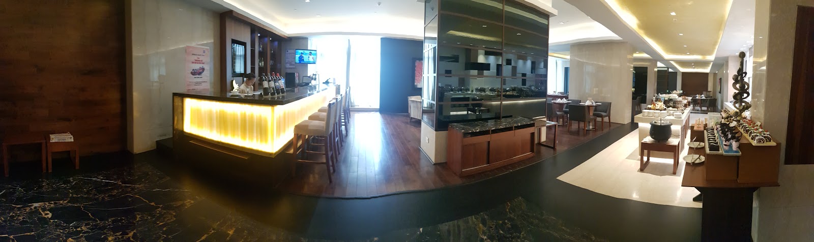 Oakleaf Restaurant & Bar — Restaurant in Hyderabad (on-site parking, in-house decoration, DJ permitted, bar service available)