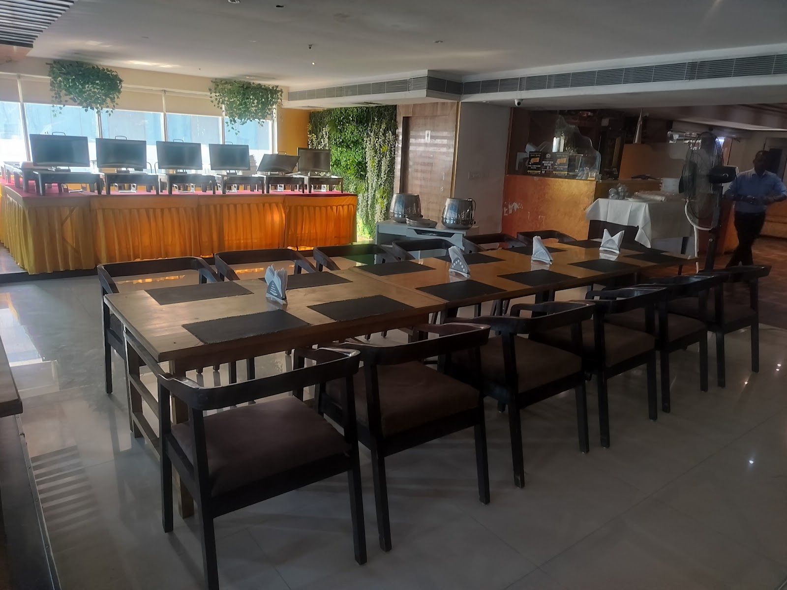Holi Restaurant & Bar — Restaurant in Kukatpally, Hyderabad (on-site parking, in-house decoration, DJ permitted, bar service available) — photo 3