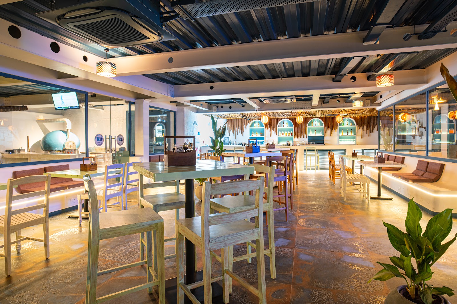Theia Bistro & Bar — Pub/Bar in Gachibowli, Hyderabad (on-site parking, in-house decoration, DJ permitted, bar service available) — photo 4