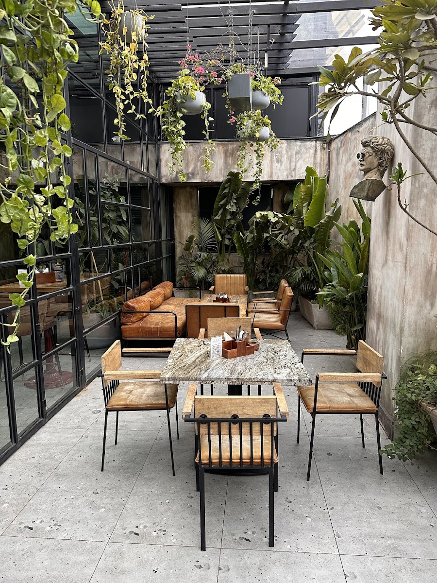 Quad Bar & Kitchen — Pub/Bar in Jubilee Hills, Hyderabad (on-site parking, in-house decoration, DJ permitted, bar service available) — photo 4