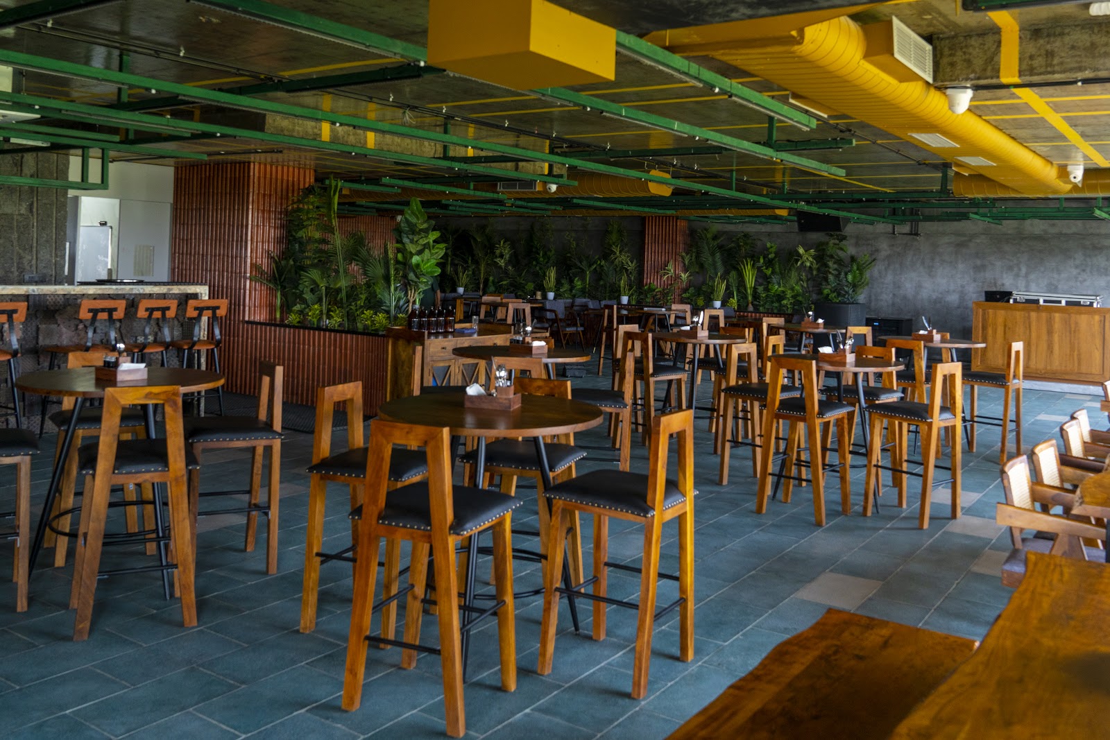 House Party Bar and Kitchen — Pub/Bar in Hyderabad (on-site parking, in-house decoration, DJ permitted, bar service available)