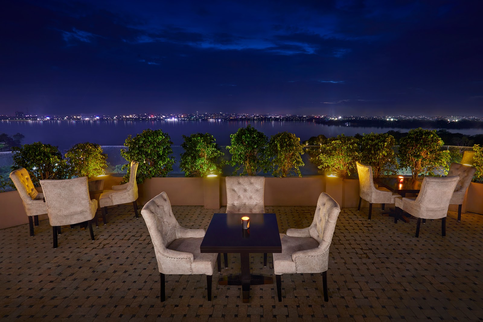 Altitude Lounge Bar — Pub/Bar in Hyderabad (on-site parking, in-house decoration, DJ permitted, bar service available)