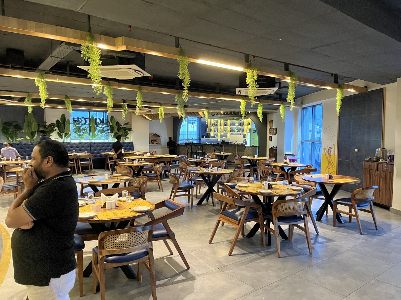 Shatabdi Indian Kitchen & Bar — Pub/Bar in Jubilee Hills, Hyderabad (on-site parking, in-house decoration, DJ permitted, bar service available) — photo 3