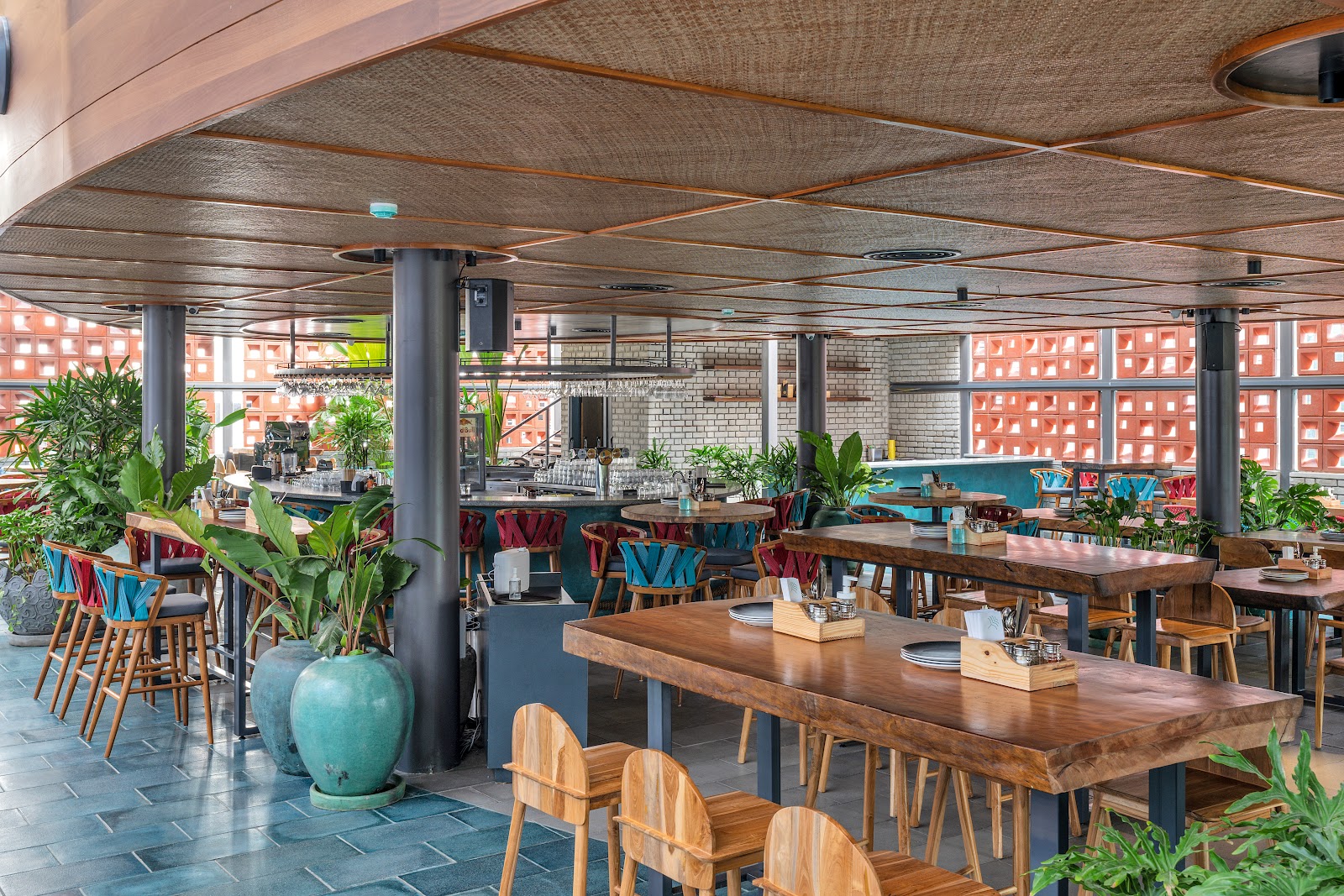 Makau Kitchen and Bar — Pub/Bar in Hyderabad (on-site parking, in-house decoration, DJ permitted, bar service available)