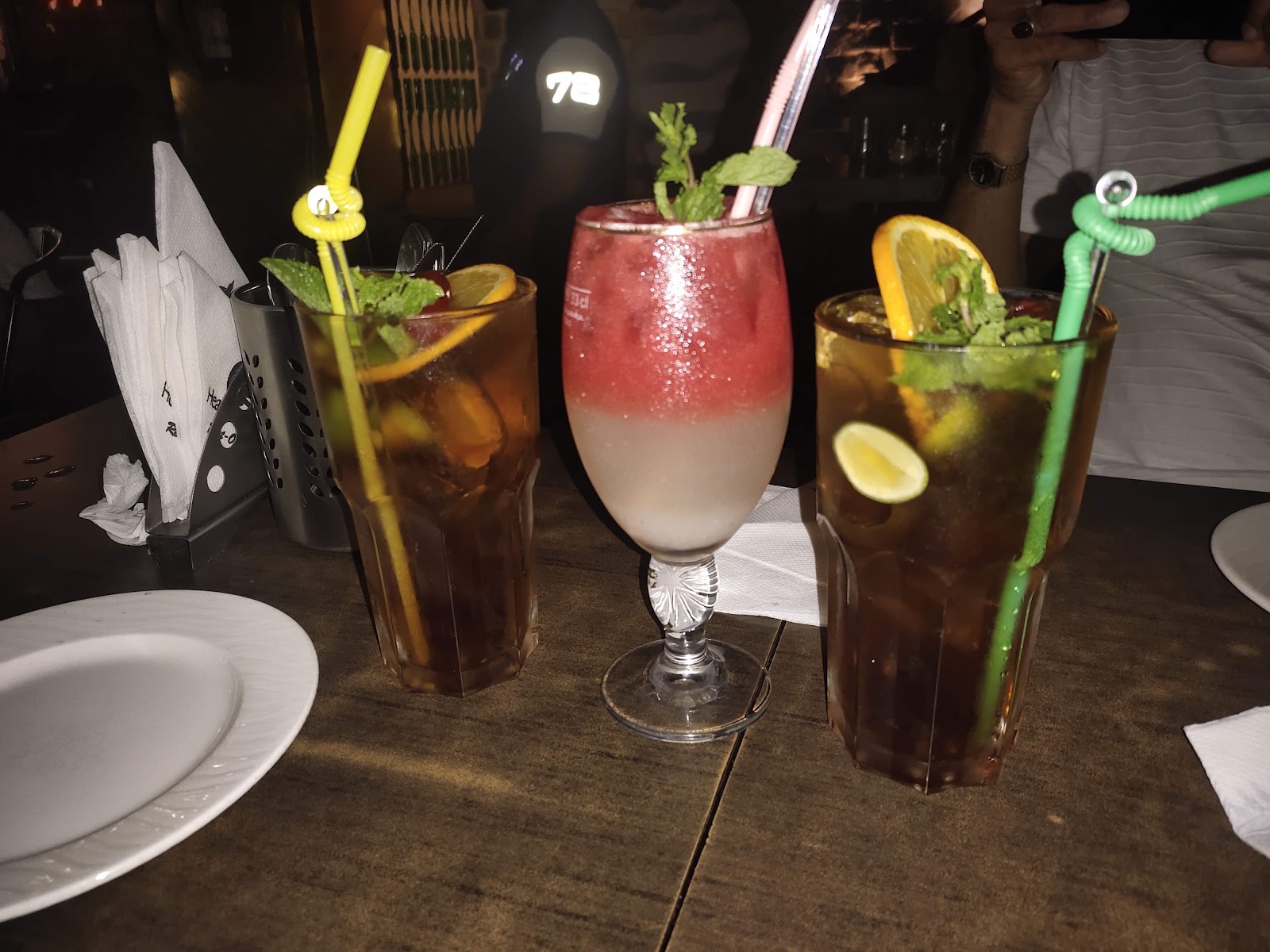 Head Quarters Rest O Bar — Pub/Bar in Somajiguda, Hyderabad (on-site parking, in-house decoration, DJ permitted, bar service available) — photo 4