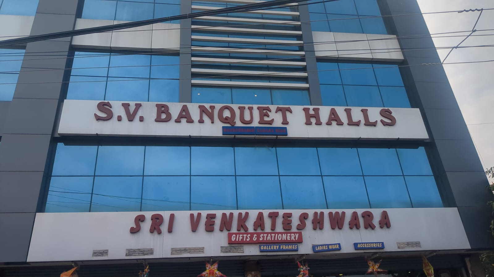 S V Banquet Halls — Banquet Hall in Mansoorabad, Hyderabad (on-site parking, in-house decoration, bar service available, 300–450 guest capacity) — photo 4