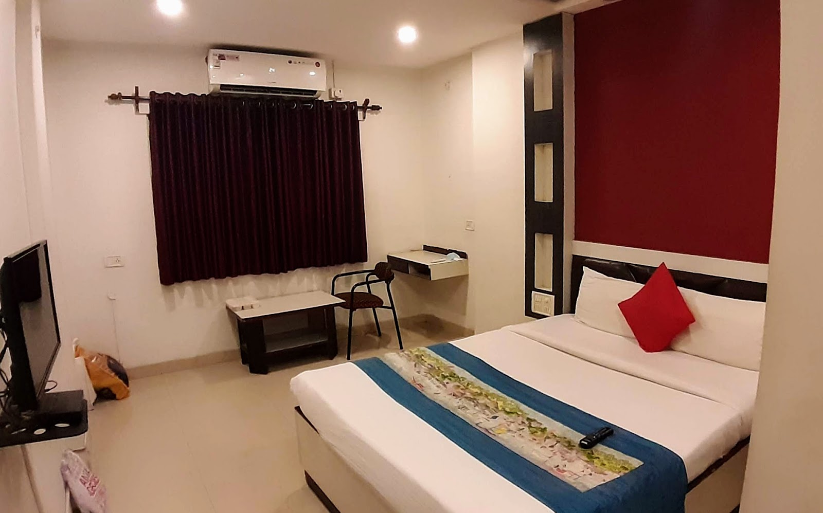 Hotel Prestige — Banquet Hall in Secunderabad, Hyderabad (on-site parking, in-house decoration, bar service available, 250–300 guest capacity) — photo 2