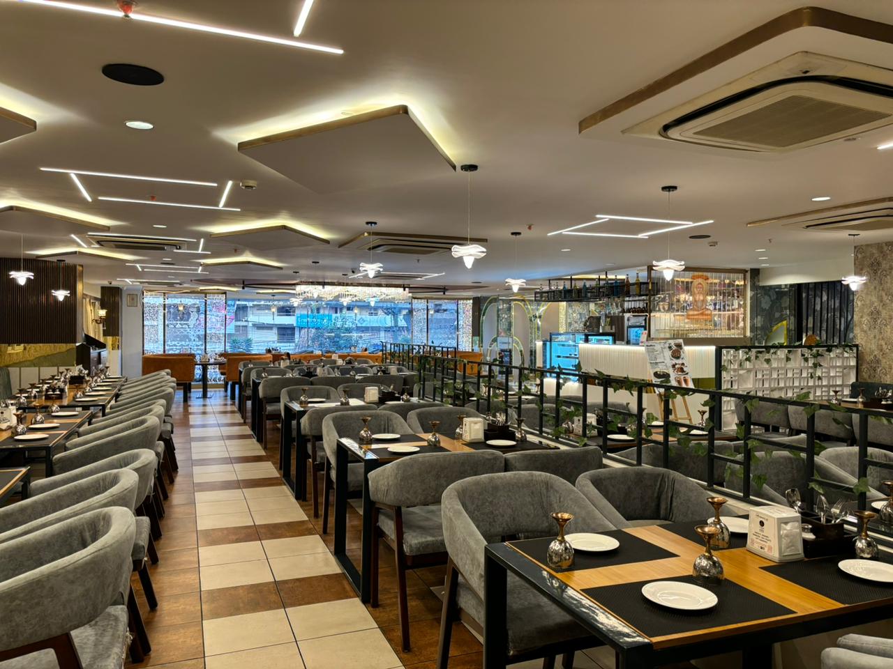 Aamantran Hotel & Banquets — Banquet Hall in Hyderabad (on-site parking, in-house decoration, bar service available, 350–550 guest capacity)