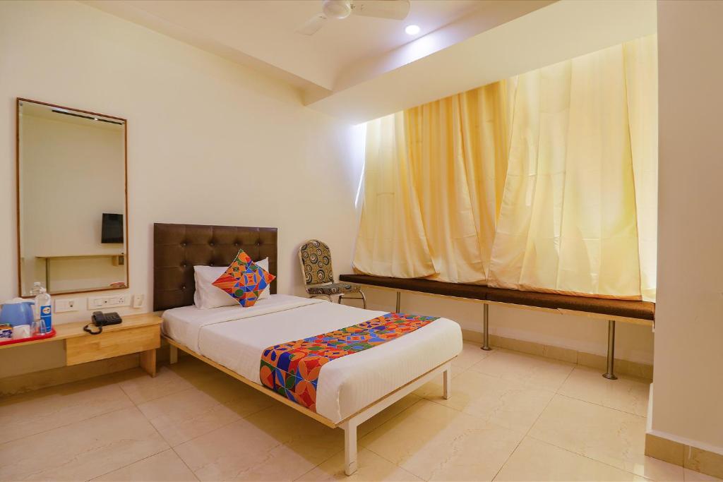 Aamantran Hotel & Banquets — Banquet Hall in RTC Cross Roads, Hyderabad (on-site parking, in-house decoration, bar service available, 350–550 guest capacity) — photo 4