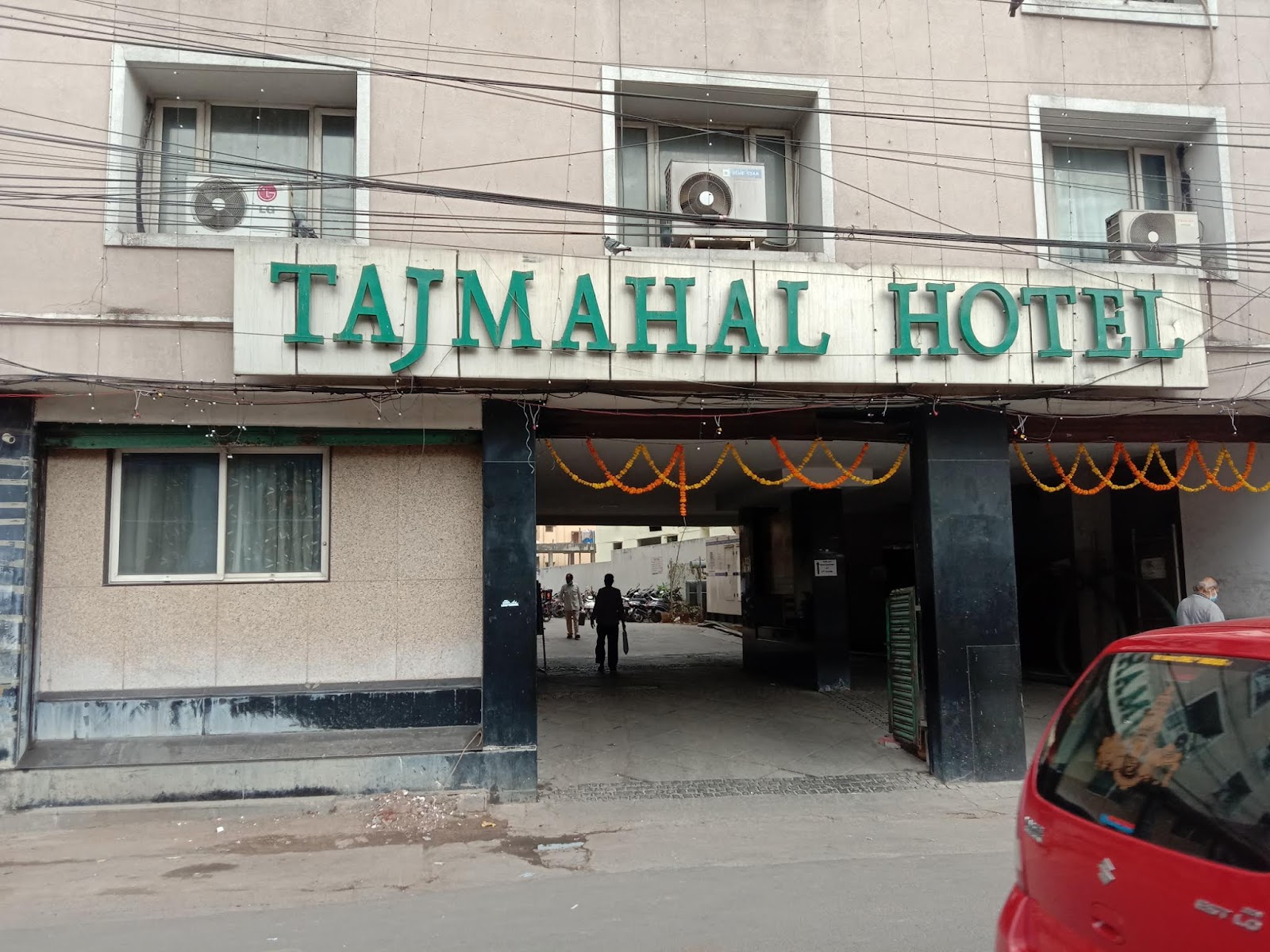 Taj Mahal Hotel · Narayanaguda — Banquet Hall in Hyderabad (on-site parking, in-house decoration, outside catering allowed, bar service available)