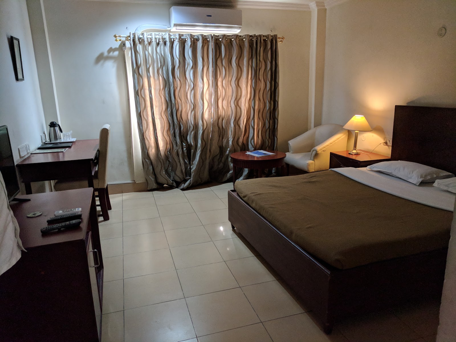 Taj Mahal Hotel · Narayanaguda — Banquet Hall in Narayanaguda, Hyderabad (on-site parking, in-house decoration, outside catering allowed, bar service available) — photo 2