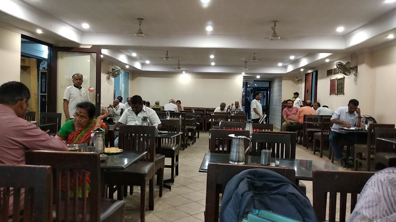 Taj Mahal Hotel · Narayanaguda — Banquet Hall in Narayanaguda, Hyderabad (on-site parking, in-house decoration, outside catering allowed, bar service available) — photo 4