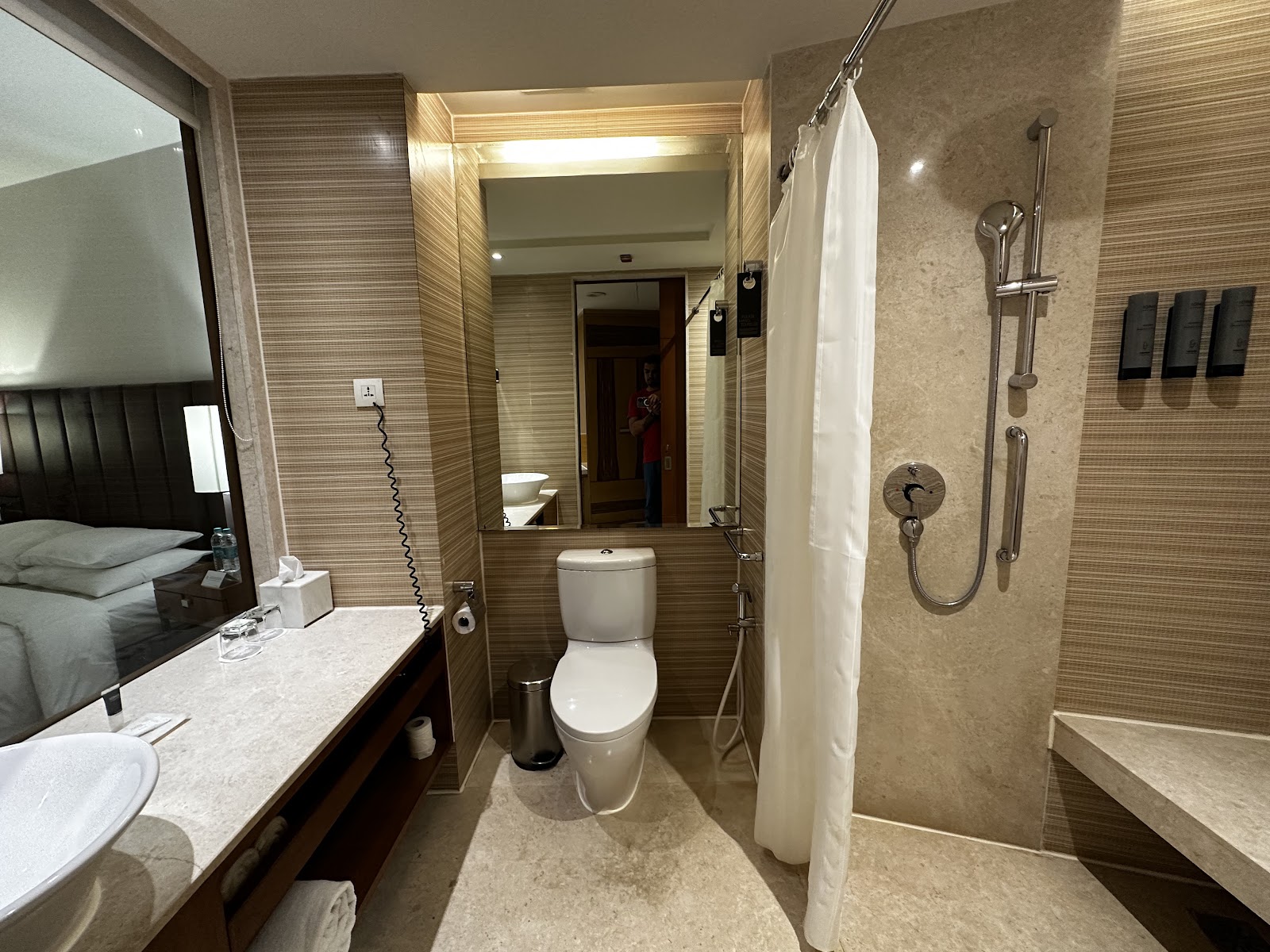 Courtyard By Marriott Hyderabad — Banquet Hall in Tank Bund, Hyderabad (on-site parking, in-house decoration, outside catering allowed, bar service available) — photo 4