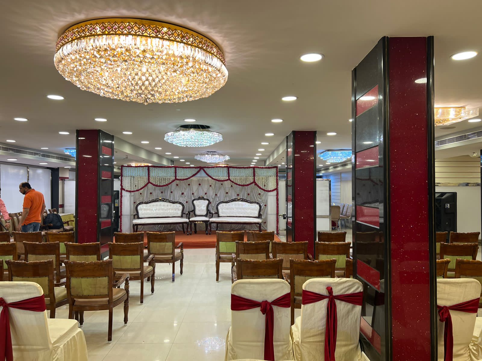 Mtop Banquets — Banquet Hall in Hyderabad (on-site parking, in-house decoration, bar service available, 600–900 guest capacity)