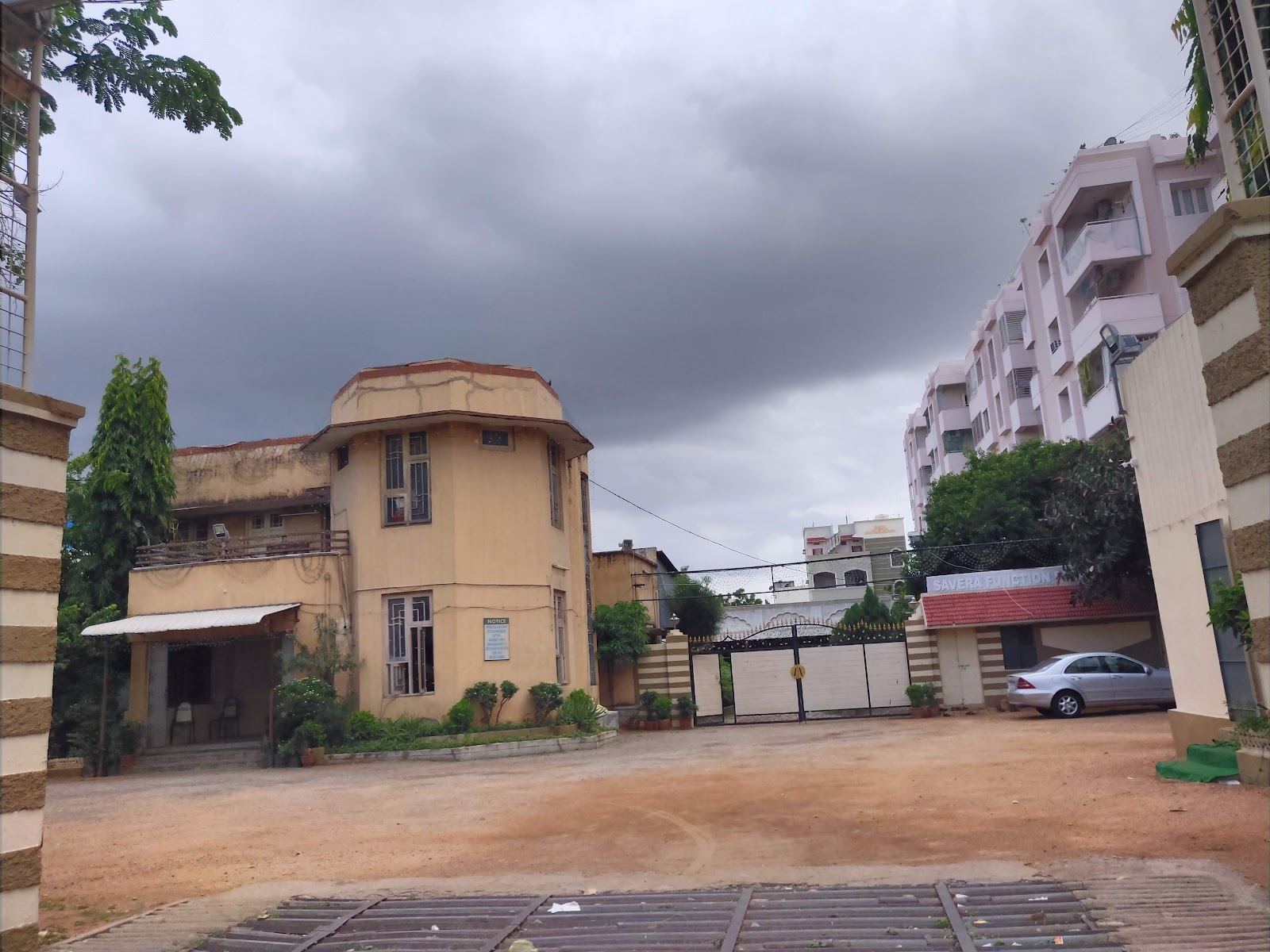 Savera Function Palace — Banquet Hall in Yousufguda, Hyderabad (on-site parking, in-house decoration, DJ permitted, bar service available) — photo 3