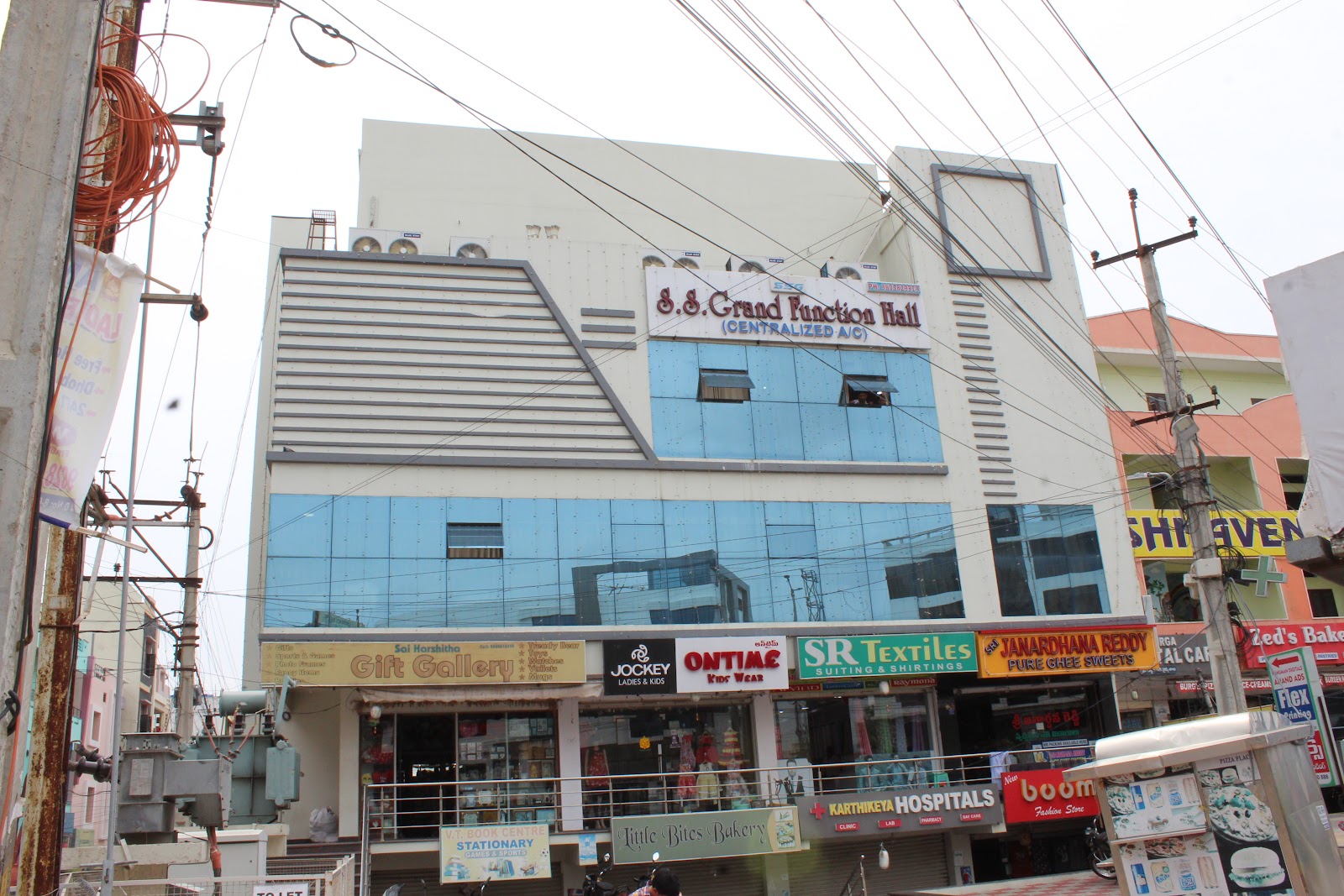 S S Grand Function Hall — Banquet Hall in Hastinapuram, Hyderabad (on-site parking, in-house decoration, bar service available, 250–350 guest capacity) — photo 4