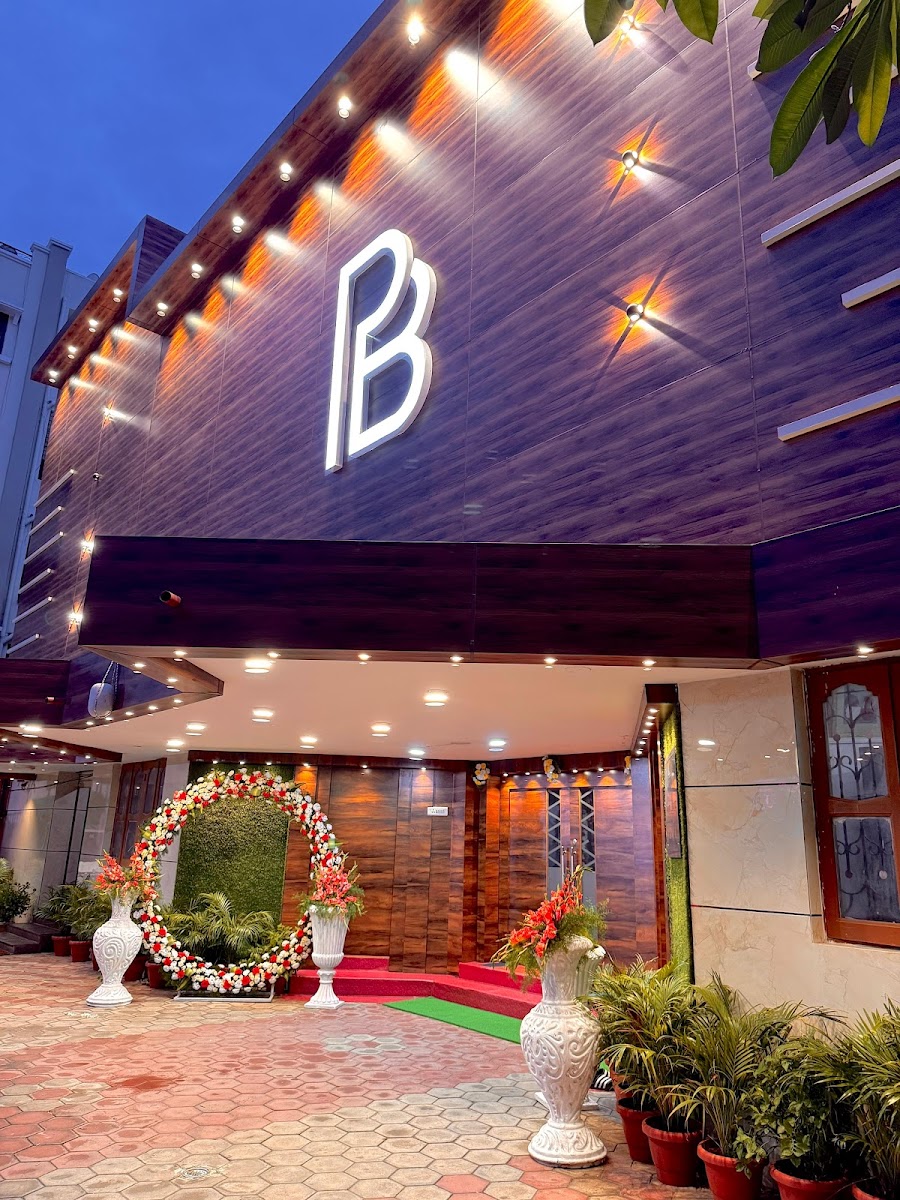 Poonam Bhavan Function Hall — Banquet Hall in Ramanthapur, Hyderabad (on-site parking, in-house decoration, DJ permitted, bar service available) — photo 4