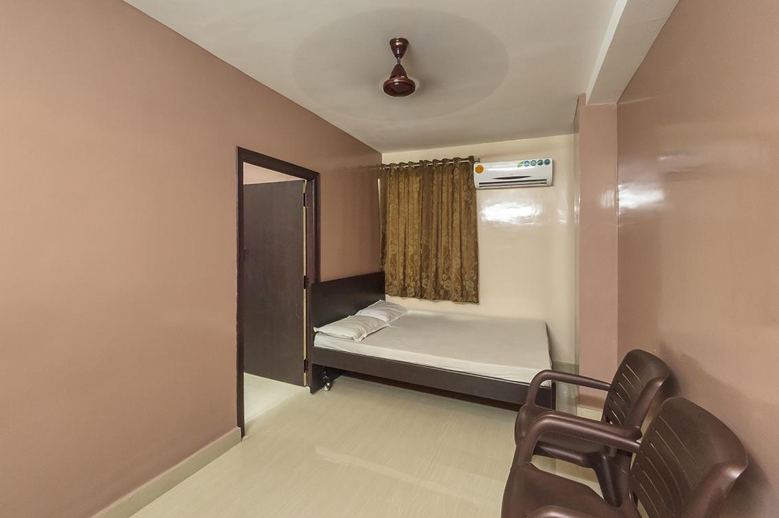 Hotel Dwaraka Inn — Banquet Hall in Habsiguda, Hyderabad (on-site parking, in-house decoration, bar service available, 110–200 guest capacity) — photo 2